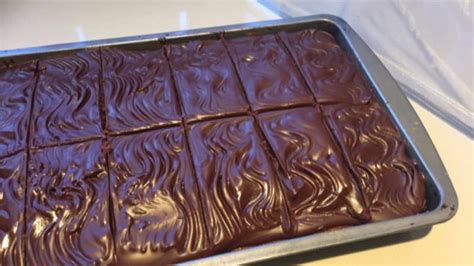easy-chocolate-glaze-traditional-home-baking image