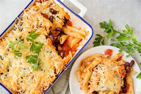 vegetarian-cheesy-pasta-and-bean-casserole-recipe-the image