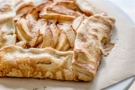 easy-apple-crostata-recipe-a-quick-tart-or-galette image