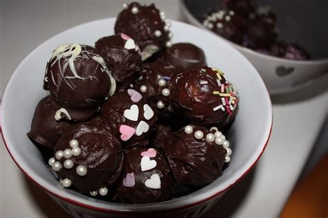 no-bake-kahlua-chocolate-balls-recipe-recipesnet image