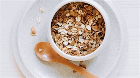 9-health-benefits-of-eating-oats-and-oatmeal image