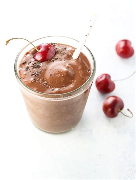vegan-cherry-chocolate-smoothie-detoxinista image