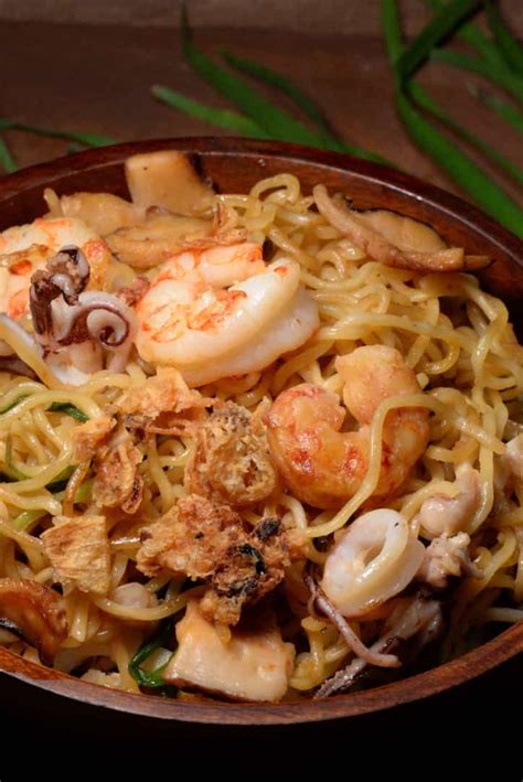 indonesian-bakmi-goreng-seafood-stir-fried-noodles image