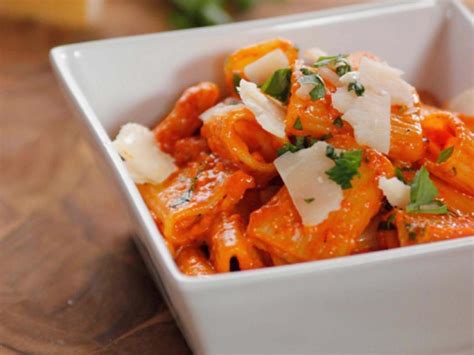 quick-and-easy-roasted-red-pepper-pasta-food-network image