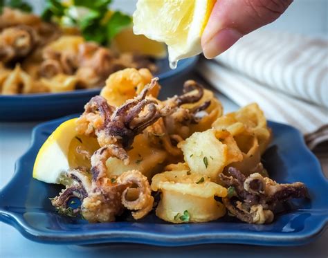 fried-calamari-recipe-kalamarakia image