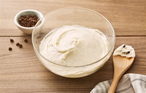 vanilla-buttercream-frosting-recipe-hersheyland image