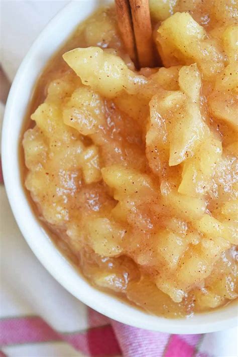easy-homemade-chunky-applesauce-recipe-foodal image