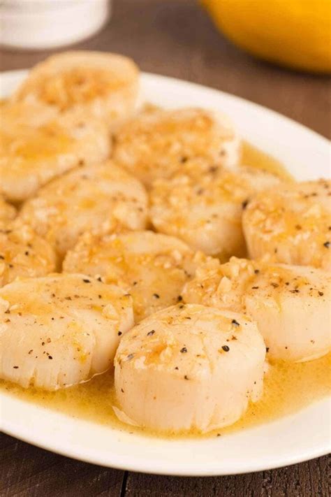 seared-scallops-with-lemon-and-garlic-pan-sauce image