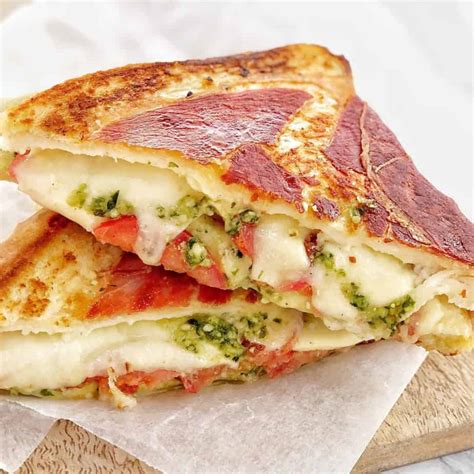 prosciutto-grilled-cheese-sandwich-chef image
