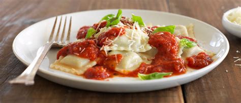 homemade-tomato-and-basil-sauce-with-ravioli-food image