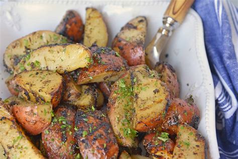 herb-grilled-potatoes-how-to-cook-potatoes-on-the image