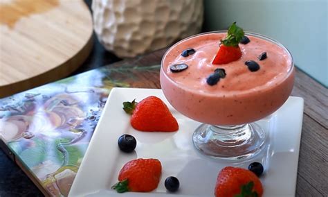 berries-and-cream-smoothie-recipe-recipesnet image