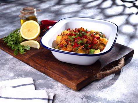 batata-harra-spicy-lebanese-potatoes-recipe-food image