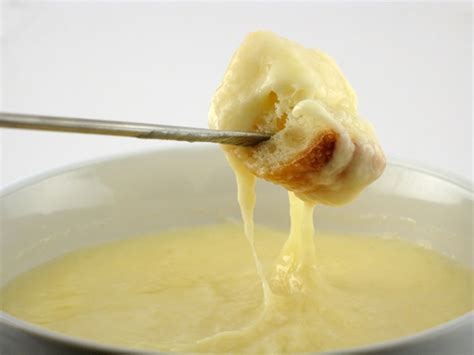 what-to-dip-in-cheese-fondue-13-best image