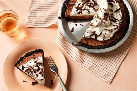 best-chocolate-mousse-pie-recipe-easy image