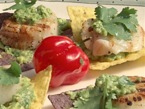 grilled-sea-scallops-on-tortilla-chips-with image