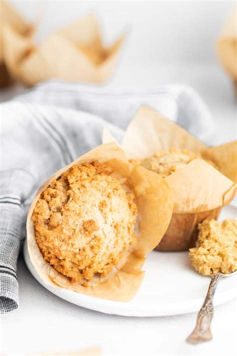 cinnamon-coffee-cake-muffins-crayons-cravings image