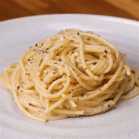 cacio-e-pepe-spaghetti-with-cheese-and-pepper-tasty image