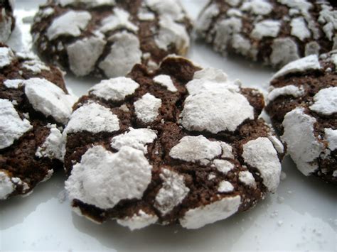 chocolate-crackle-cookies-the-chic-brle image