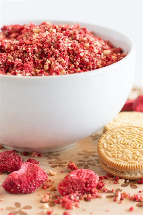 strawberry-crunch-topping-no-bake-practically image