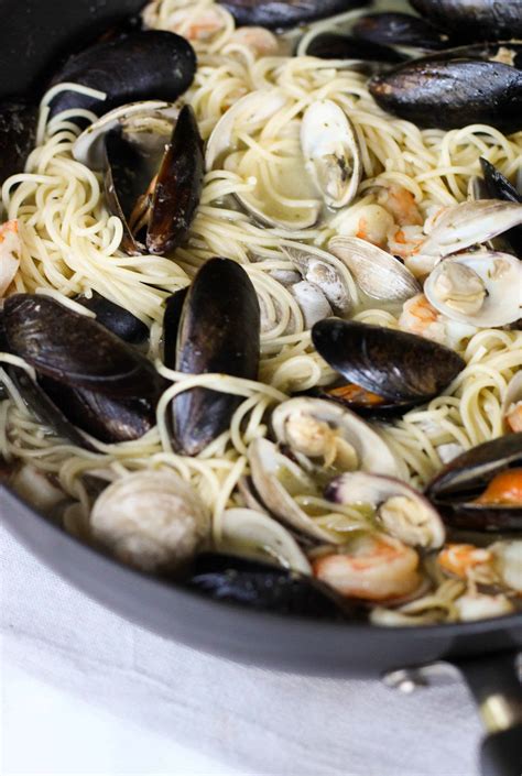 easy-seafood-pasta-with-white-wine image