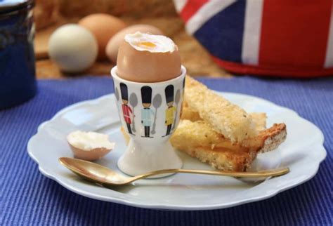 perfect-soft-boiled-eggs-with-soldiers image