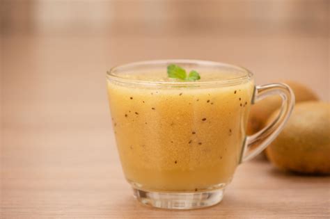 kiwi-pineapple-juice-kiwi image