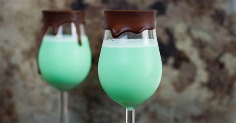 20-classic-ice-cream-cocktails-insanely-good image