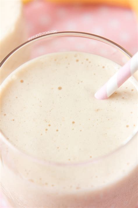 3-ingredient-healthy-vanilla-banana-milkshake-annies image