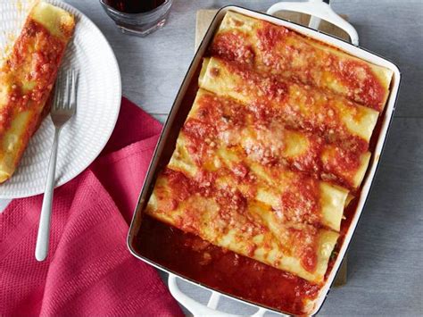 italian-sausage-spinach-and-ricotta-cannelloni-food image