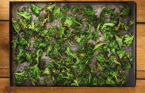 6-reasons-you-should-eat-kale-chips-every-day image