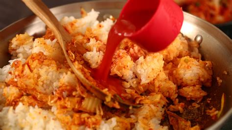 kimchi-fried-rice-kimchi-bokkeumbap image