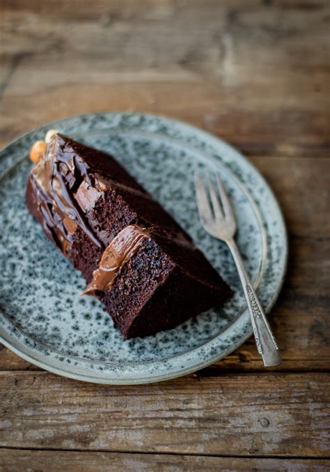amazing-rich-chocolate-hazelnut-cake-pretty image