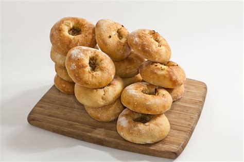 everything-you-need-to-know-about-the-bialy-including image