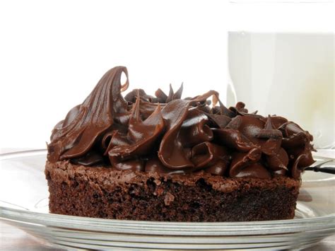chocolate-fudge-buttercream-frosting image
