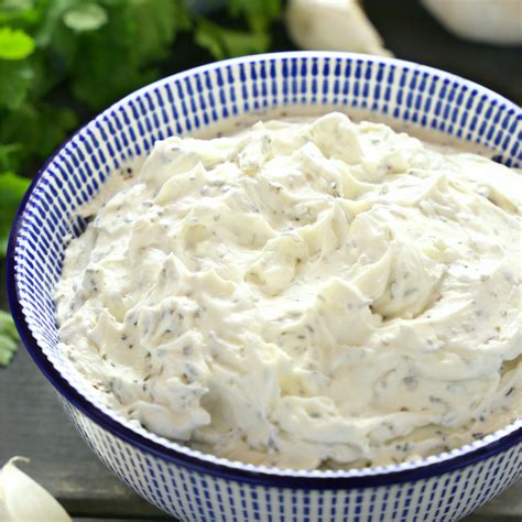 easy-homemade-herb-and-garlic-cream-cheese-the image