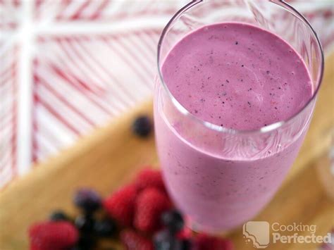 delicious-blueberry-raspberry-smoothie-cooking image