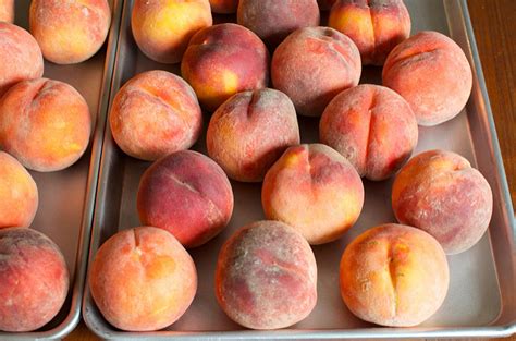 lazy-peach-preserves-food-in-jars image