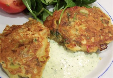 leek-fritters-with-garlic-sauce-searching image