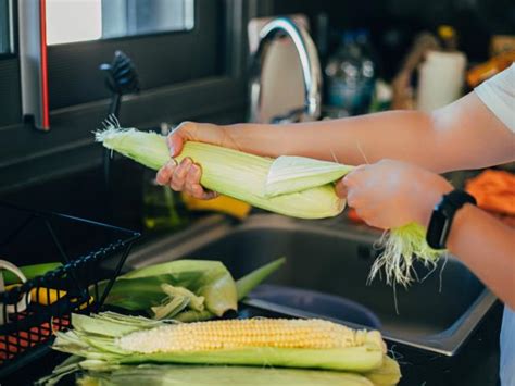 how-to-boil-corn-on-the-cob-food-network image