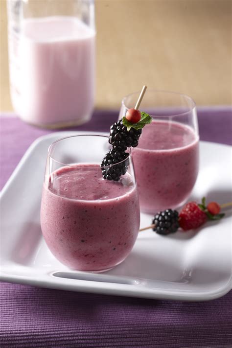 berry-berry-smoothie-gonnaneedmilk image