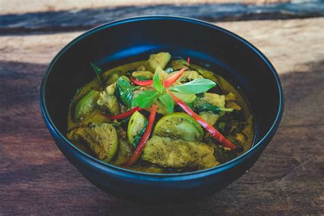 thai-green-curry-recipe-gaeng-keow-wan-world image