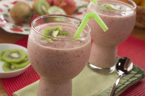 strawberry-kiwi-smoothies-mrfoodcom image