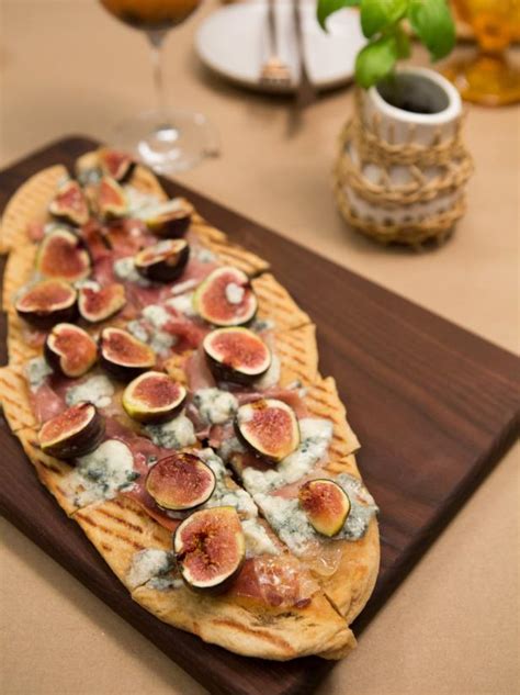 fig-prosciutto-and-blue-cheese-pizza-recipe-food image