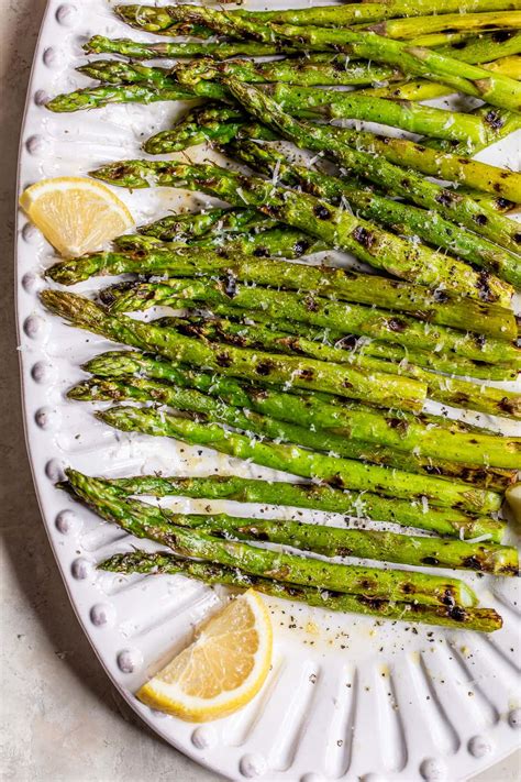 grilled-asparagus-wellplatedcom image