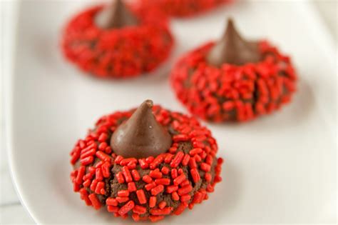 love-and-kisses-cookies-food-network-canada image
