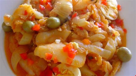 bacalao-a-la-vizcaina-basque-style-codfish-stew image