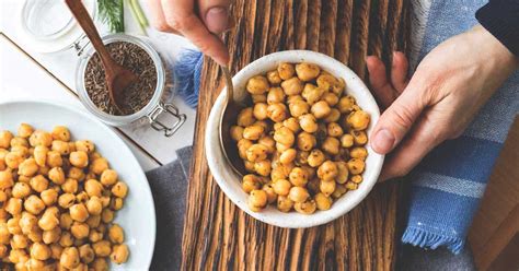 10-health-and-nutrition-benefits-of-chickpeas image