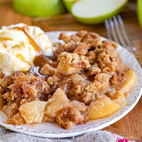 the-best-apple-crumble-quick-easy-mom-on-timeout image