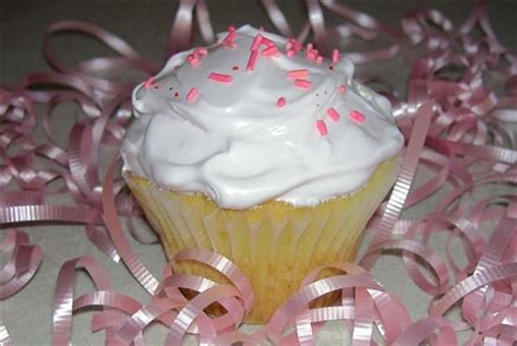 magnolia-bakerys-vanilla-birthday-cake-and-frosting image